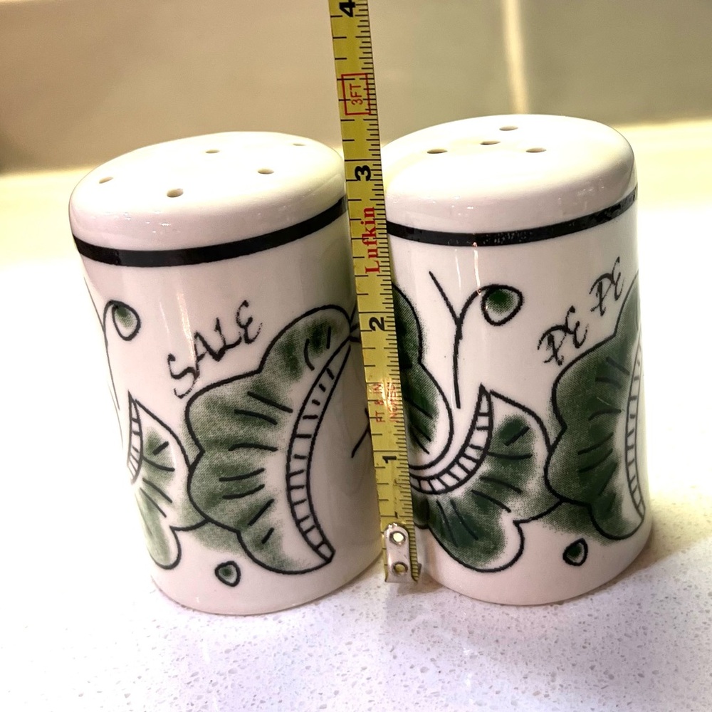 Italian Porcelain Salt & Pepper Shakers Green & White 3” Sale & Pepe Set - Picture 7 of 7
